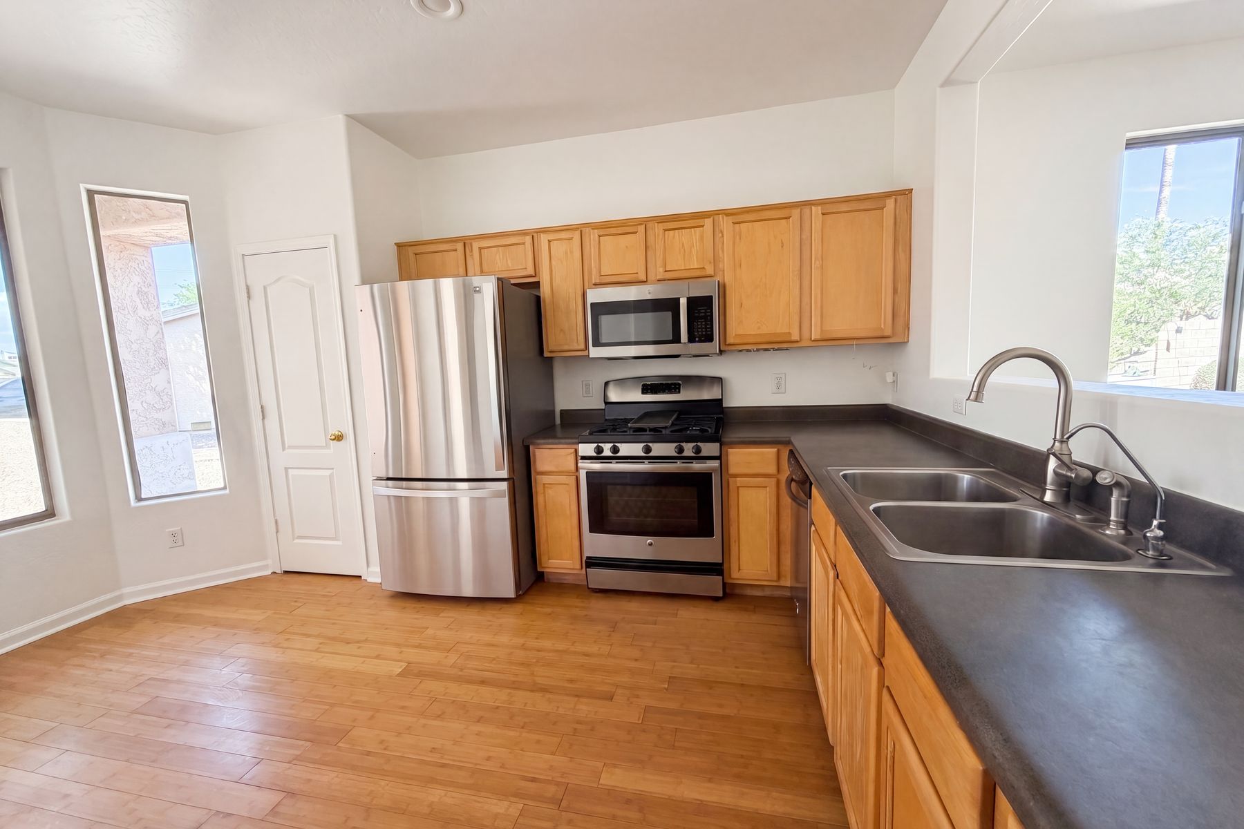 Photo 2 of 19 of 3421 E Dennisport Ave, Gilbert, AZ