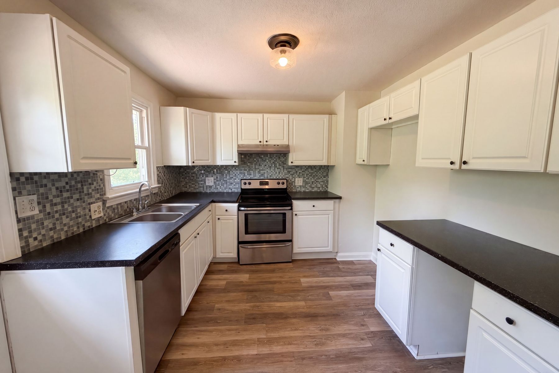 Photo 2 of 16 of 314 Langston Dr, Greenville, SC