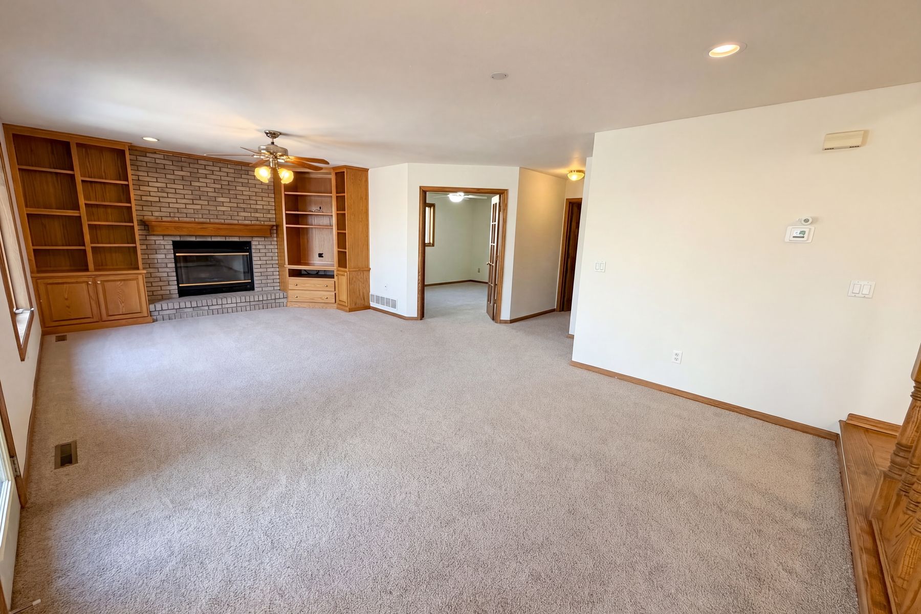 Property photo 3 of 8433 Upland Ln N