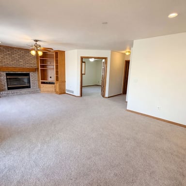 Property photo 3 of 8433 Upland Ln N