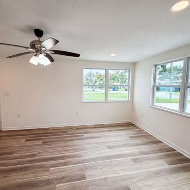 Property photo 3 of 567 Baywood Dr N