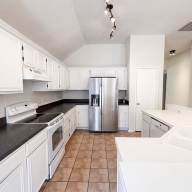 Property photo 2 of 7008 Chateau Dr
