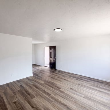 Property photo 3 of 402 W District St