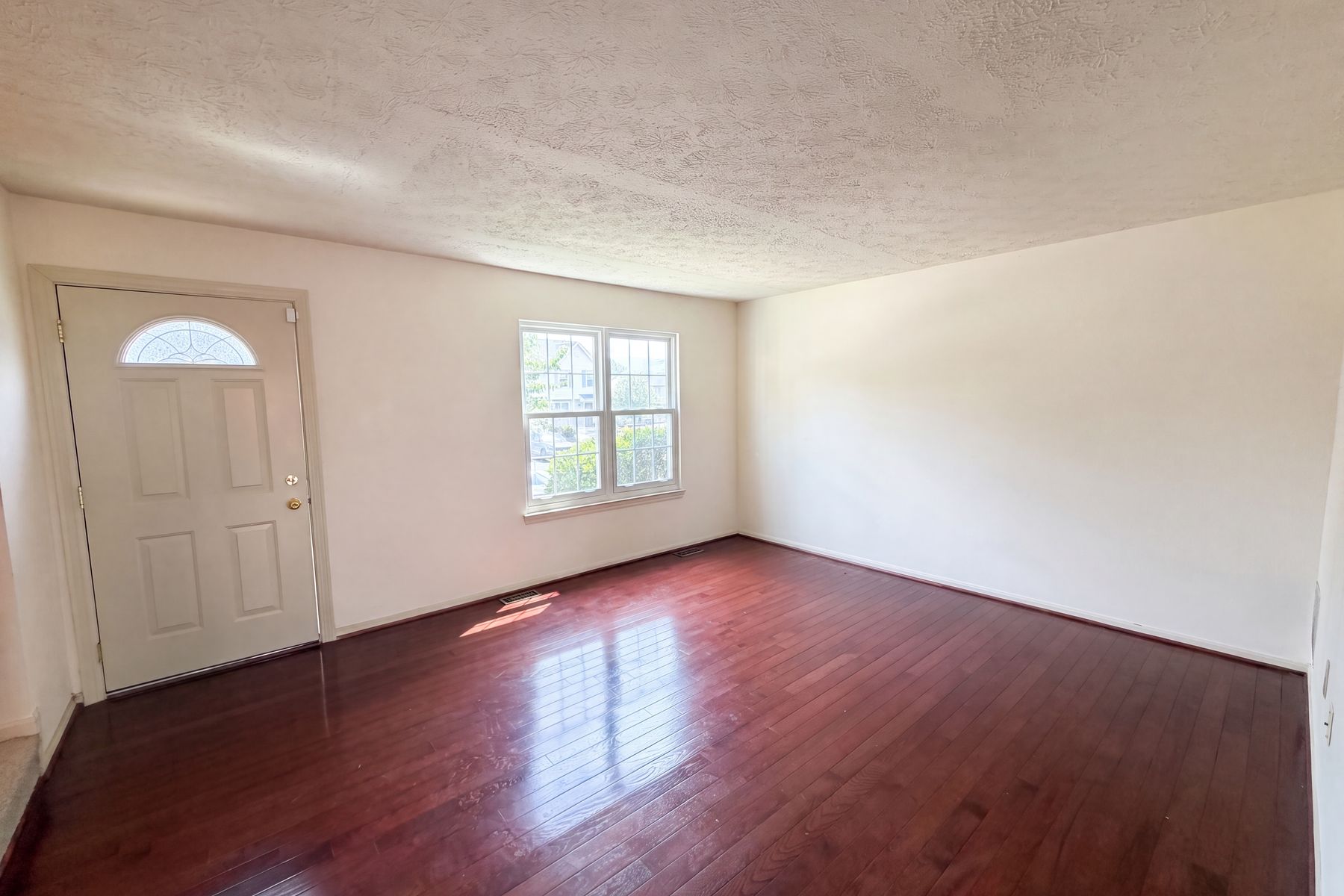 Property photo 3 of 2726 Crestwick Pl