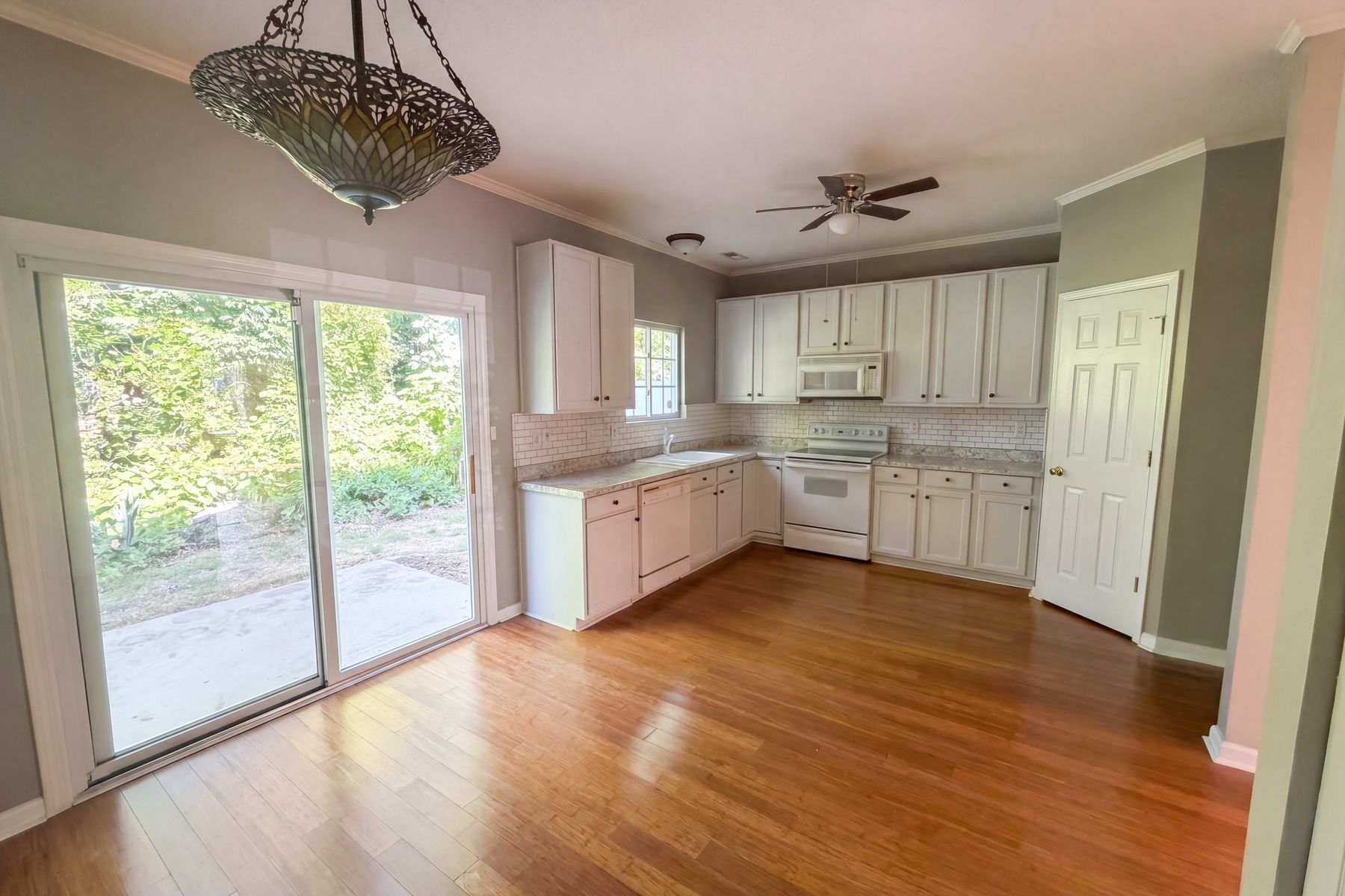 Photo 2 of 17 of 43 Edgebrook Cir, Durham, NC