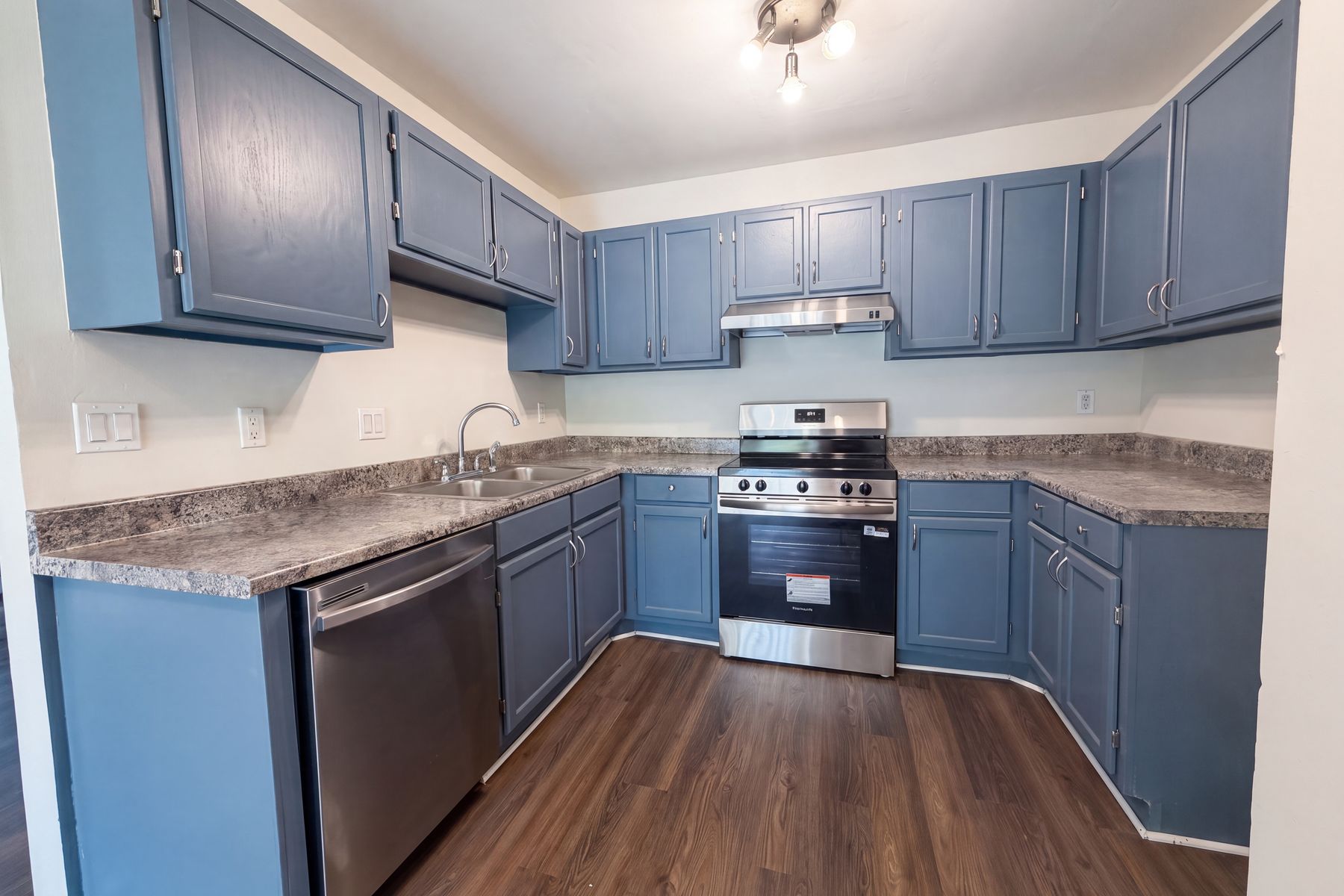 Photo 2 of 18 of 6297 Rolling Fork Rd, North Charleston, SC