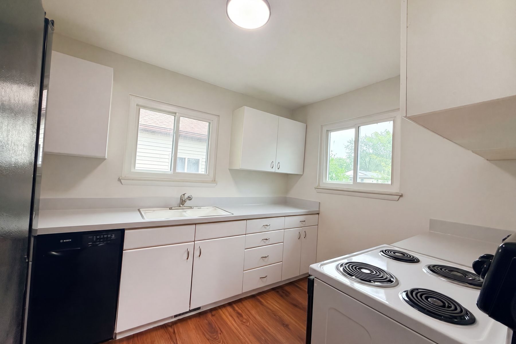 Photo 2 of 19 of 33522 Fernwood St, Westland, MI