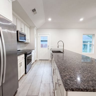 Property photo 2 of 709 W Hull St