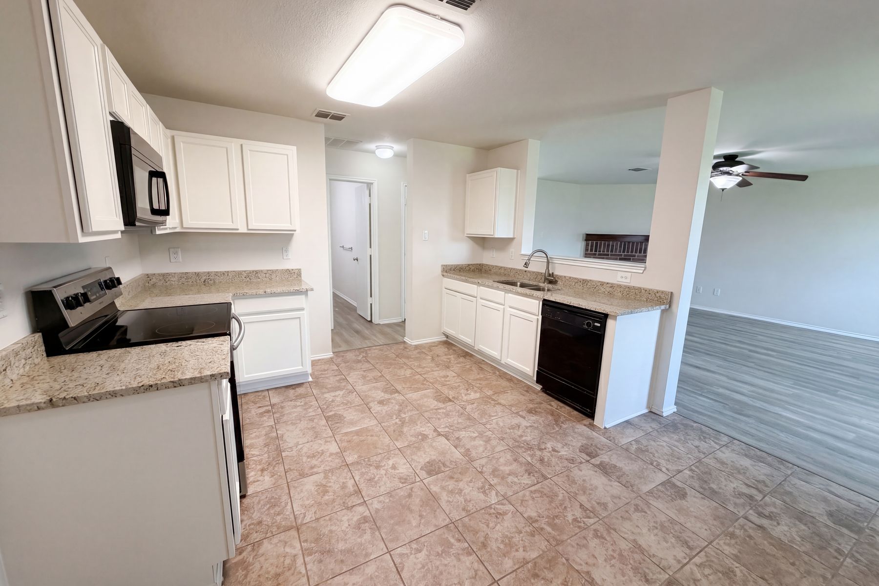 Photo 2 of 23 of 2904 Lake Vista Dr, Wylie, TX