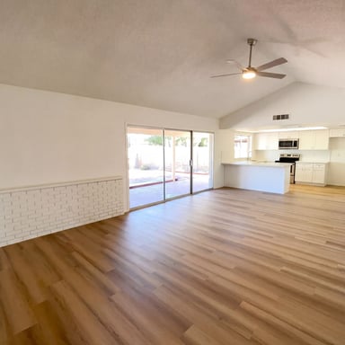 Property photo 3 of 2219 S Estrella Cir