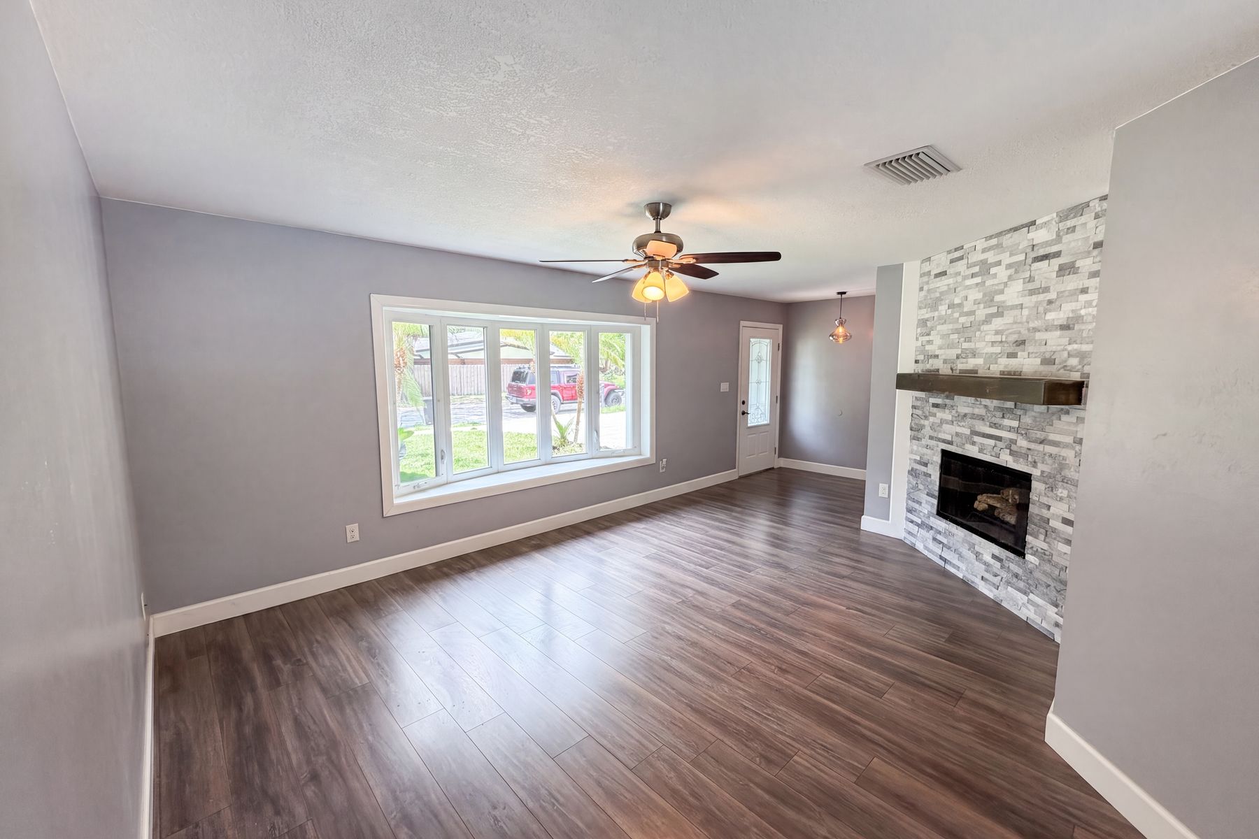 Property photo 3 of 4830 Dunbarton Dr