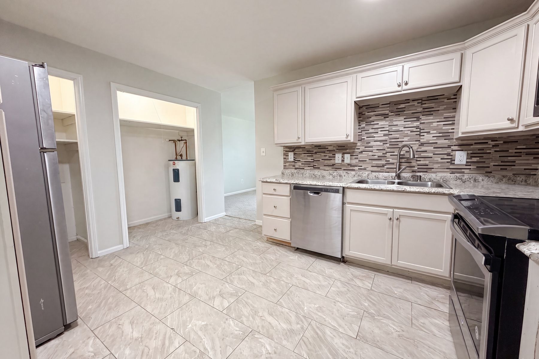 Photo 2 of 21 of 405 Annie Lee Rd, Trussville, AL