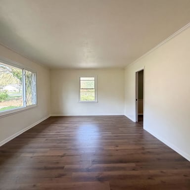 Property photo 3 of 121 Pelham Ln