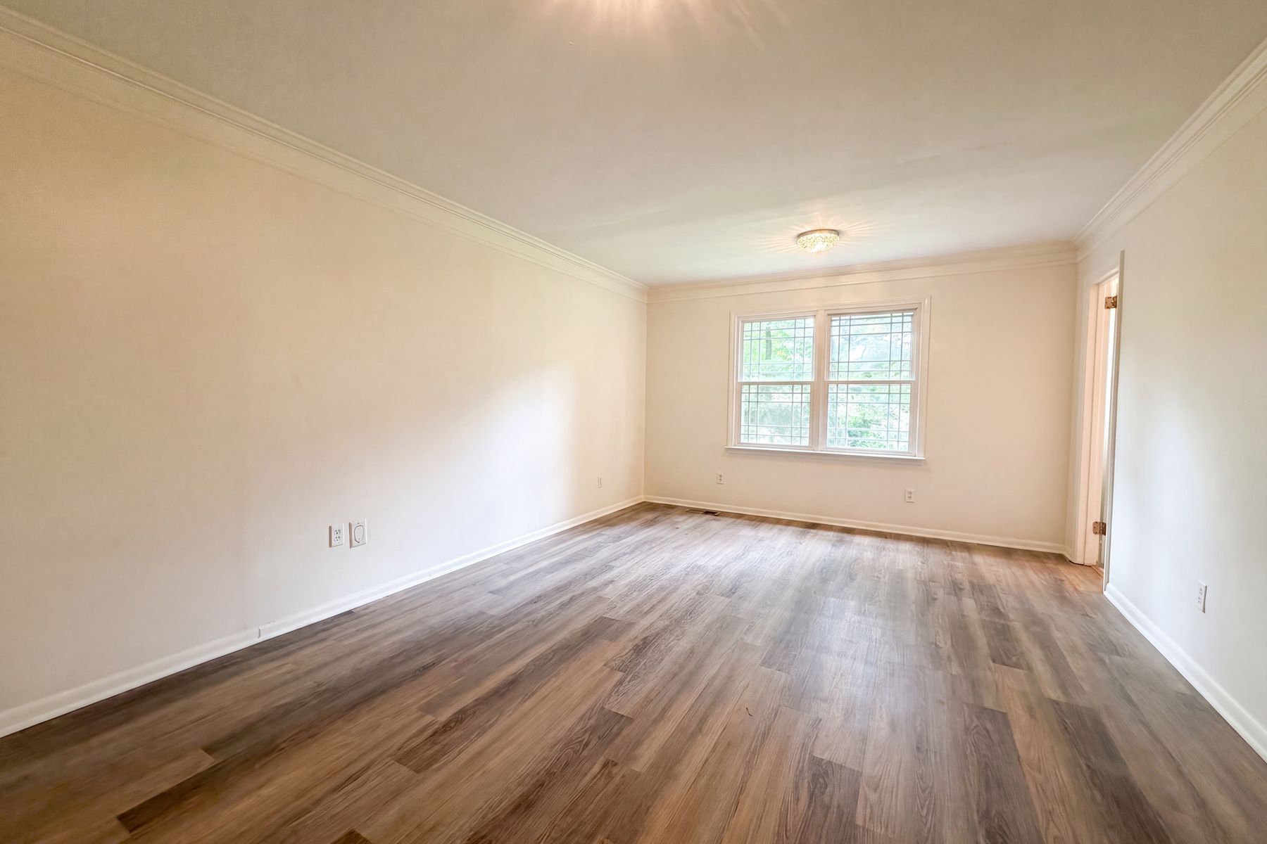 Property photo 3 of 1909 Wisterwood Dr