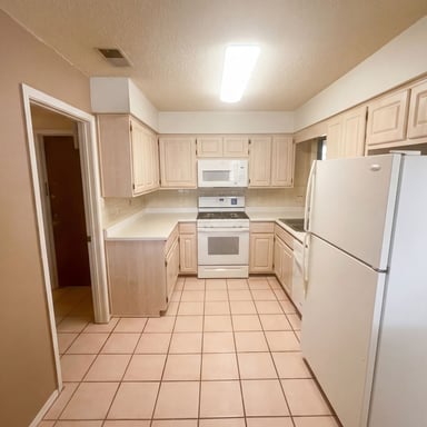 Property photo 2 of 7212 Derickson Ave NE