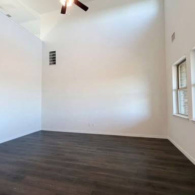 Property photo 3 of 1012 Crepe Myrtle Ln