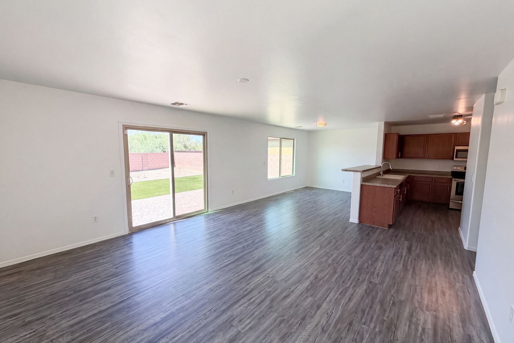 Property photo 3 of 935 W Placita Canalito
