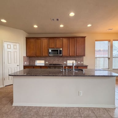 Property photo 2 of 4710 Autumn Pine Ln
