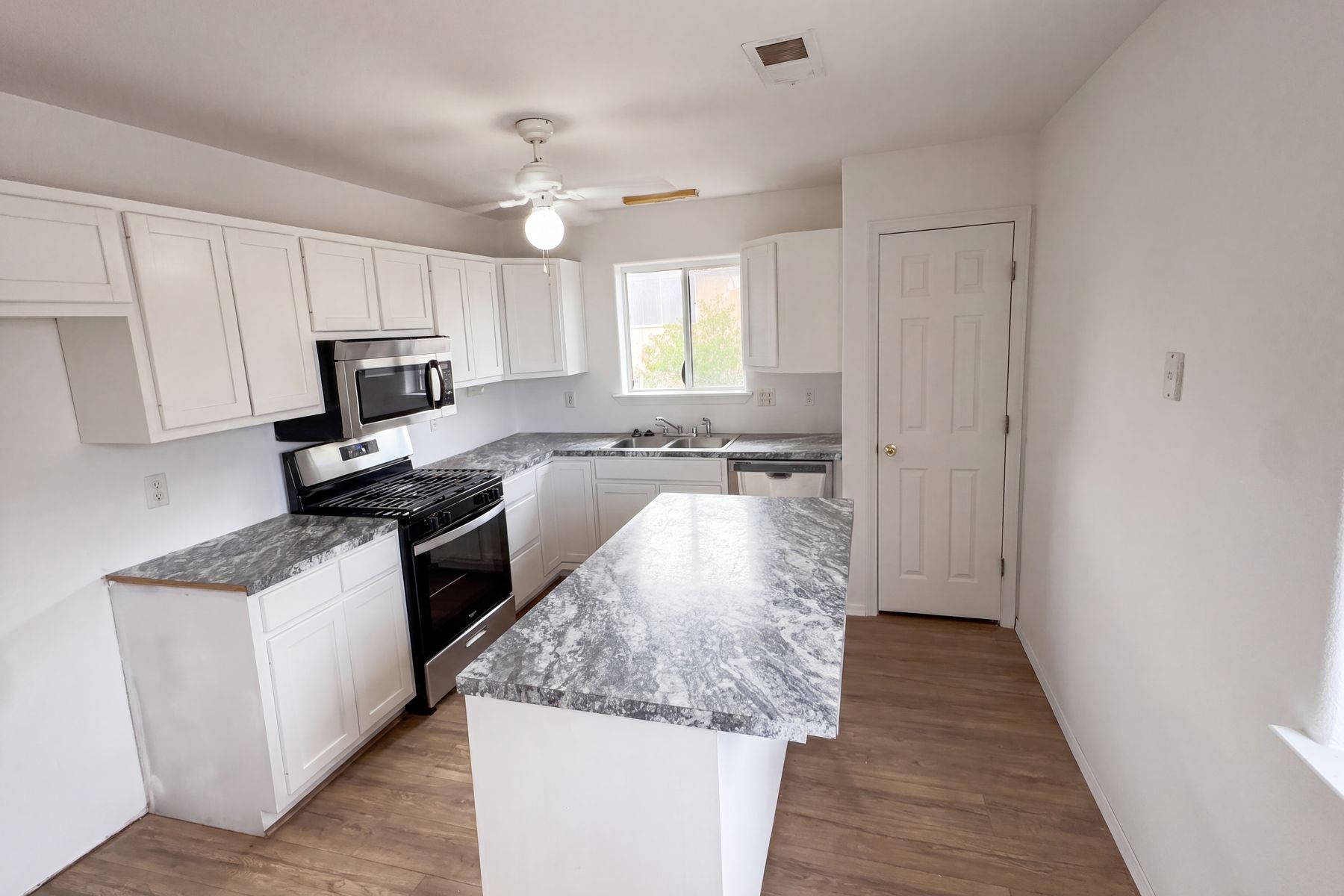 Photo 2 of 22 of 803 Magnolia St, Alamogordo, NM