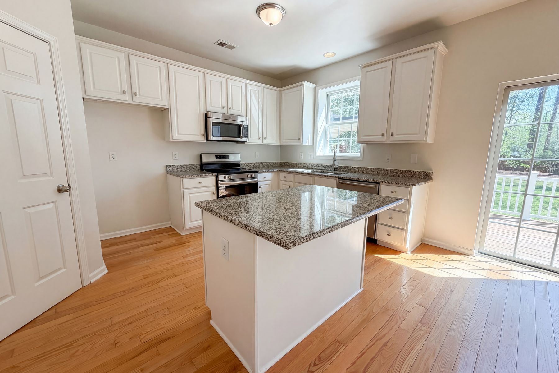 Photo 2 of 27 of 112 Coopers Hawk Cir, Irmo, SC