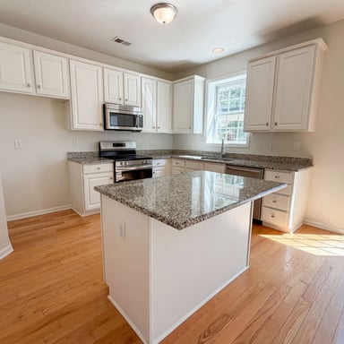 Property photo 2 of 112 Coopers Hawk Cir