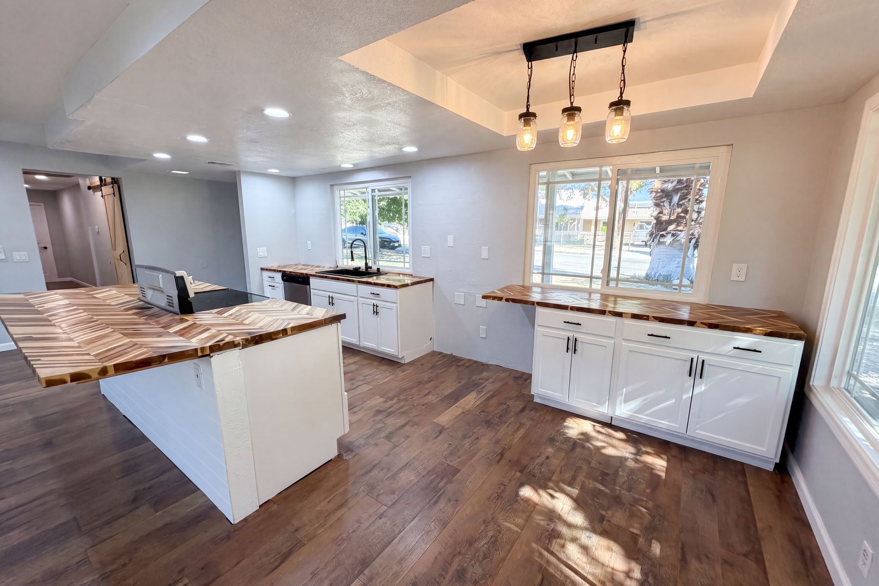 Photo 2 of 18 of 14729 Hartford Ln, Helendale, CA