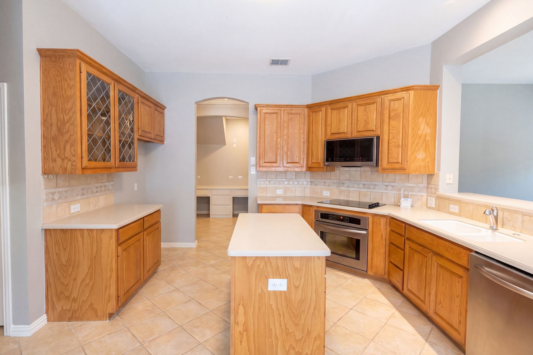 Photo 2 of 20 of 2601 Whispering Trl, Little Elm, TX