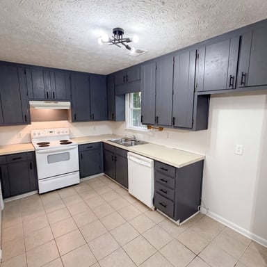 Property photo 2 of 9315 Dogwood Pl