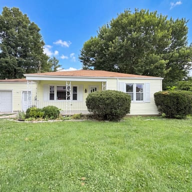 Property photo 1 of 820 Lilly Ln