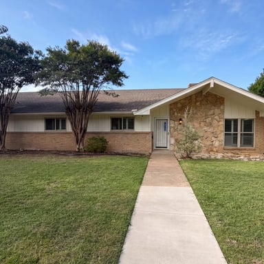 Property photo 1 of 1618 Woodcrest Ln