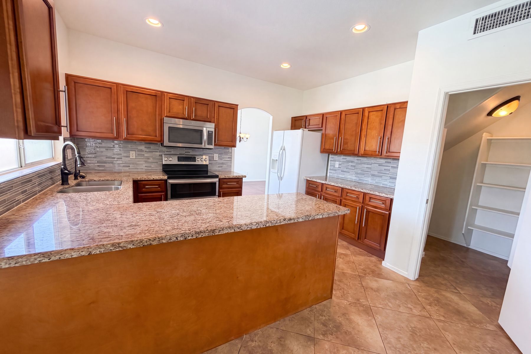 Photo 2 of 30 of 8274 S Stephanie Ln, Tempe, AZ