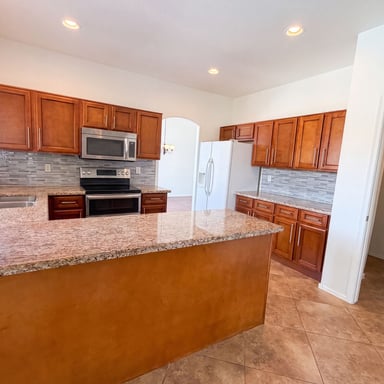Property photo 2 of 8274 S Stephanie Ln
