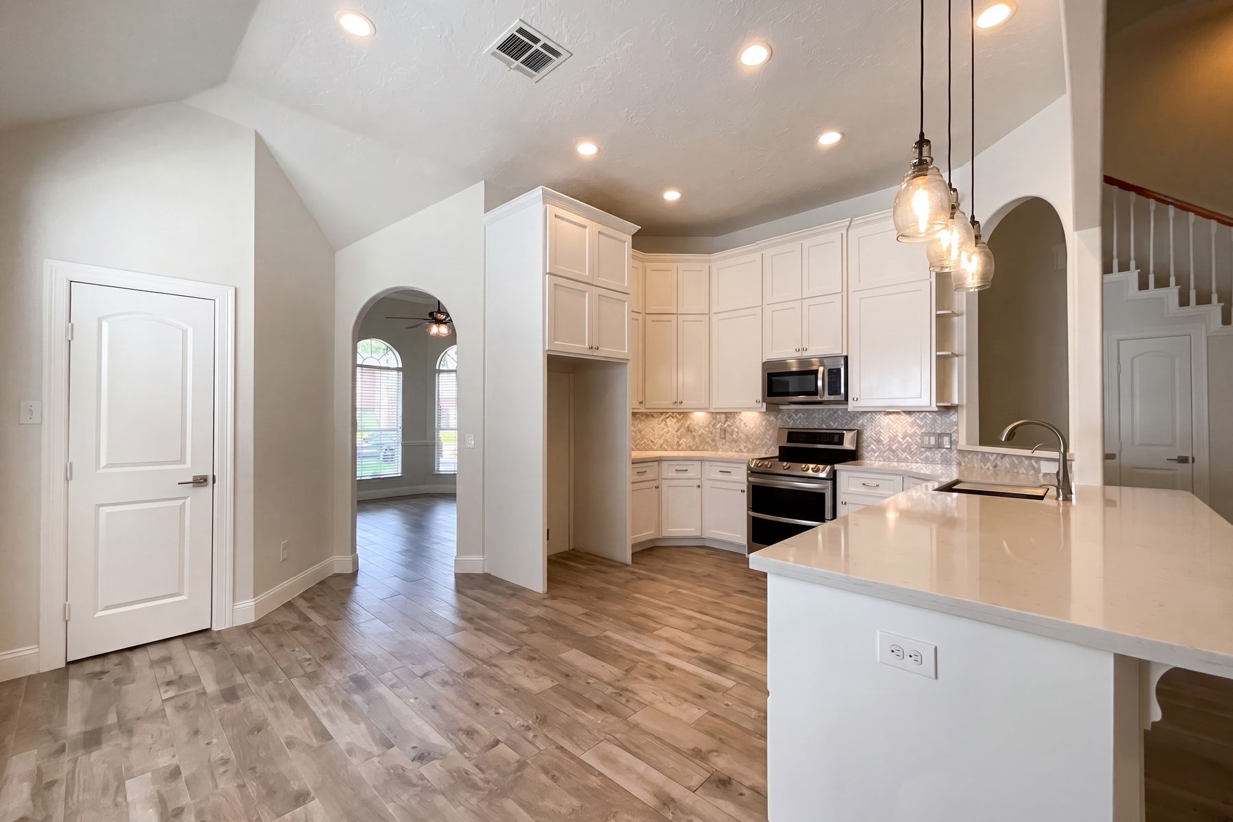 Photo 2 of 20 of 7107 Sweet Violet Trl, Humble, TX
