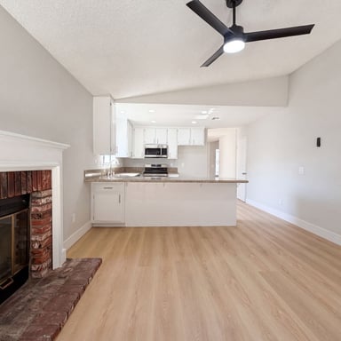 Property photo 3 of 42355 Willeta Ave
