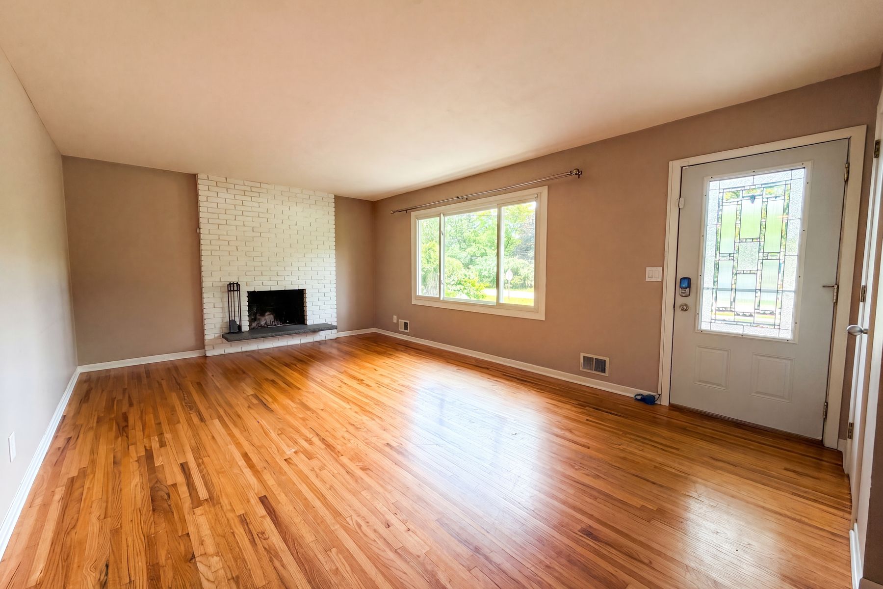 Property photo 3 of 18220 Duck Lake Trl