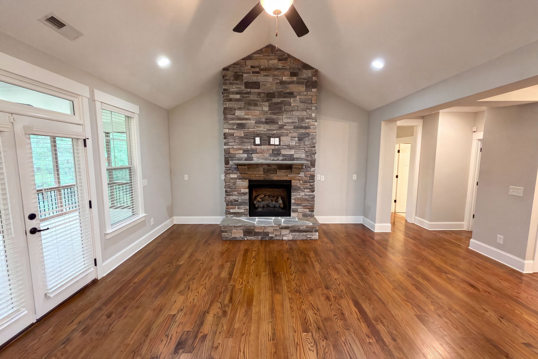 Property photo 3 of 4193 Persimmon Rd
