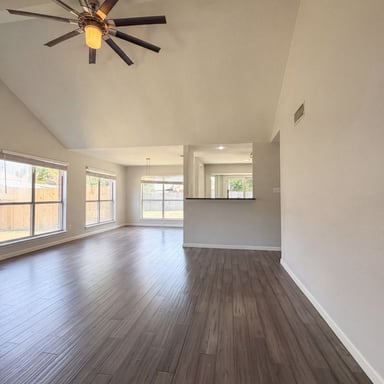 Property photo 3 of 2831 Red Oak Dr