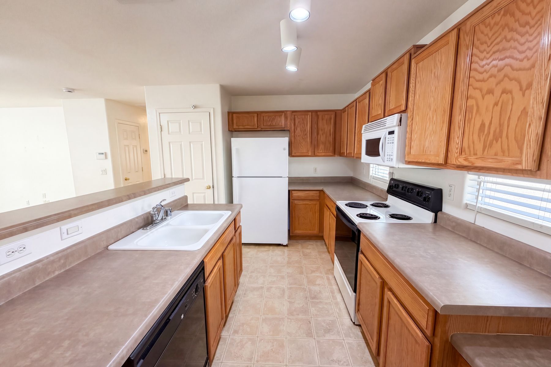 Photo 2 of 27 of 11280 W Magnolia St, Avondale, AZ