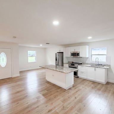 Property photo 2 of 845 40th Ave S