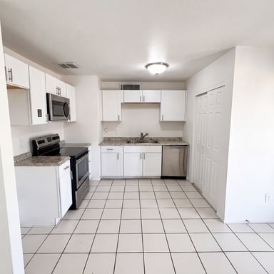 Property photo 2 of 14838 N 33rd Dr