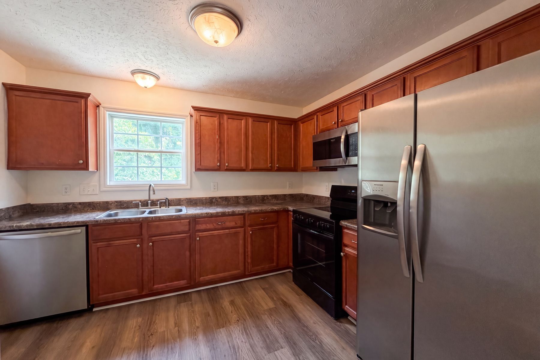 Photo 2 of 17 of 505 Old Warden Way, Hope Mills, NC