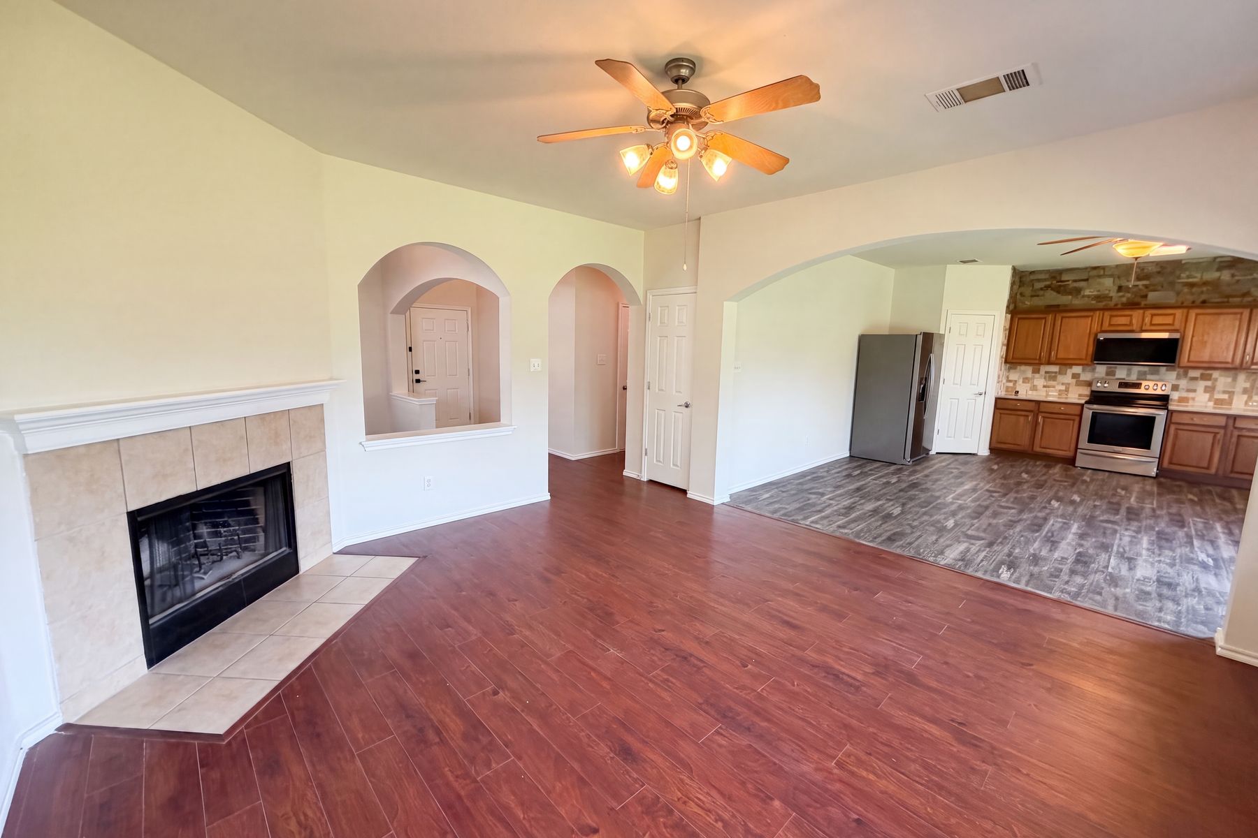 Property photo 3 of 206 Almquist St