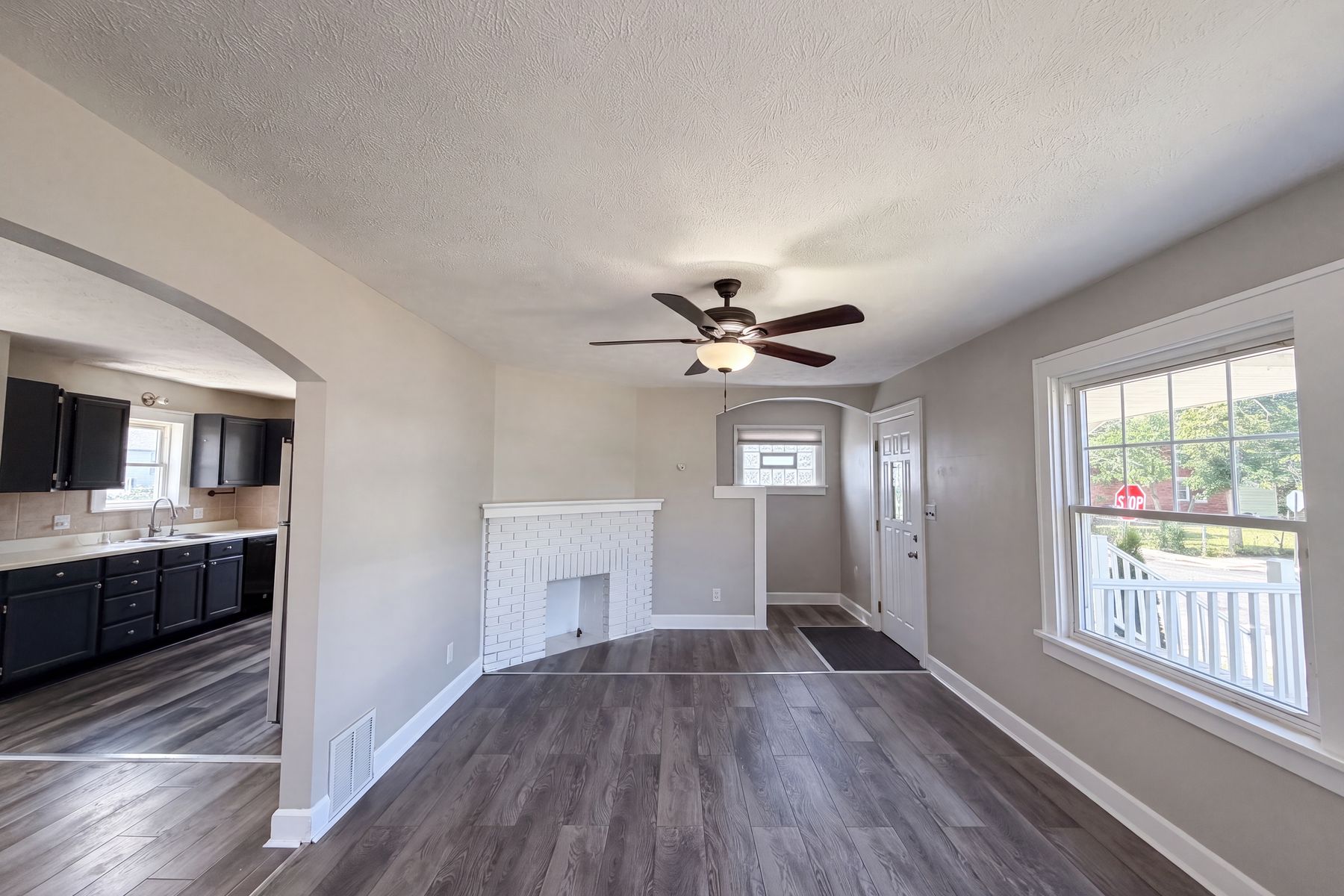 Property photo 3 of 4415 Oak Park Ave