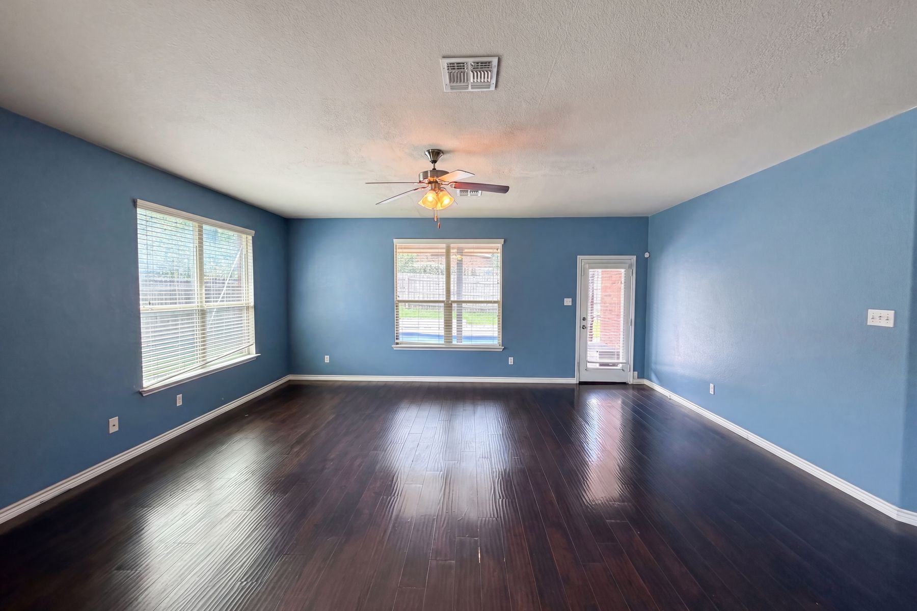 Property photo 3 of 824 Tuscan Rd
