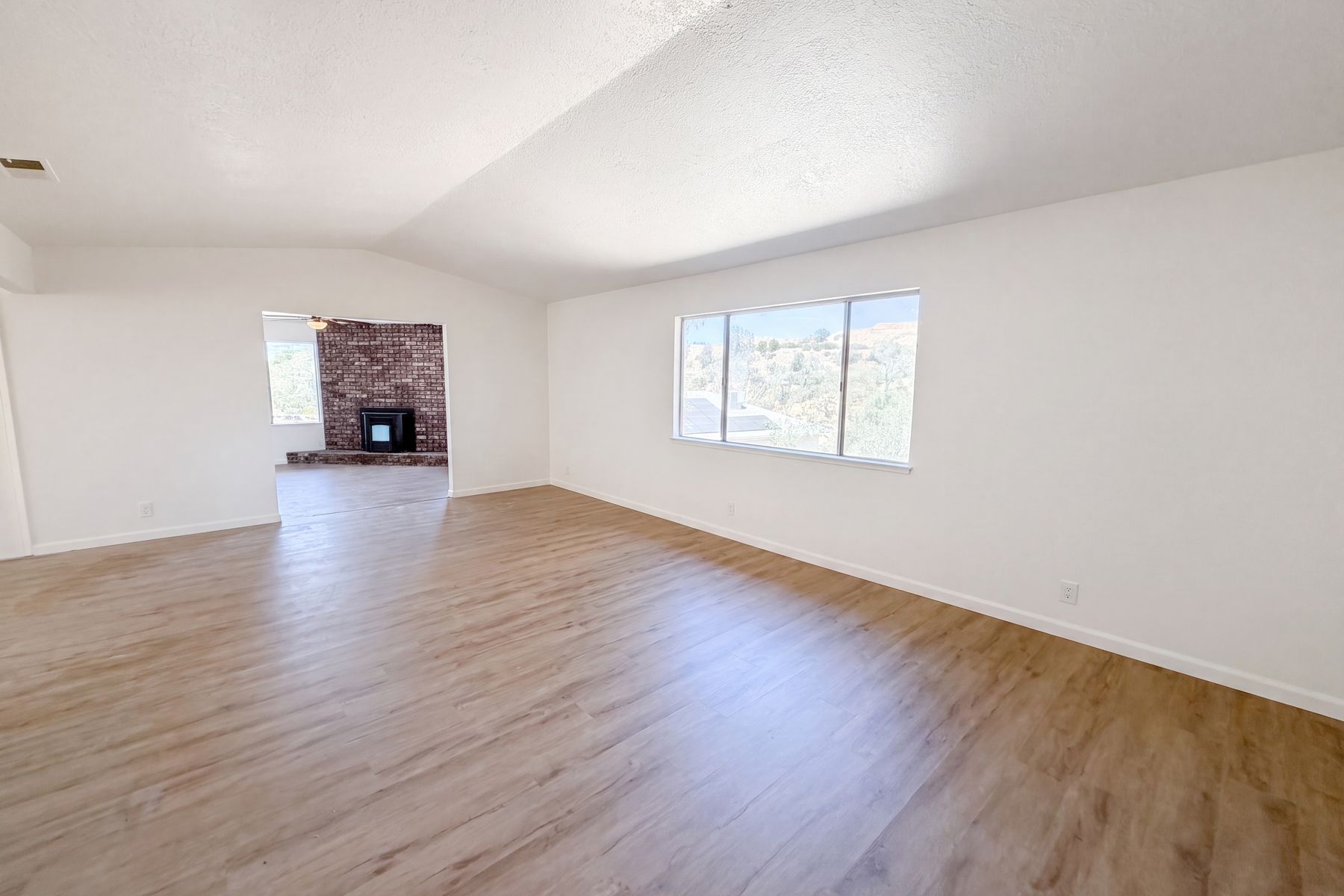 Property photo 3 of 6041 Thornicroft Dr
