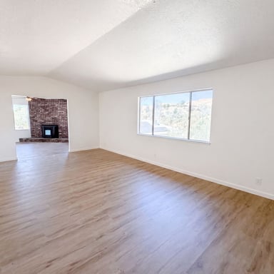Property photo 3 of 6041 Thornicroft Dr