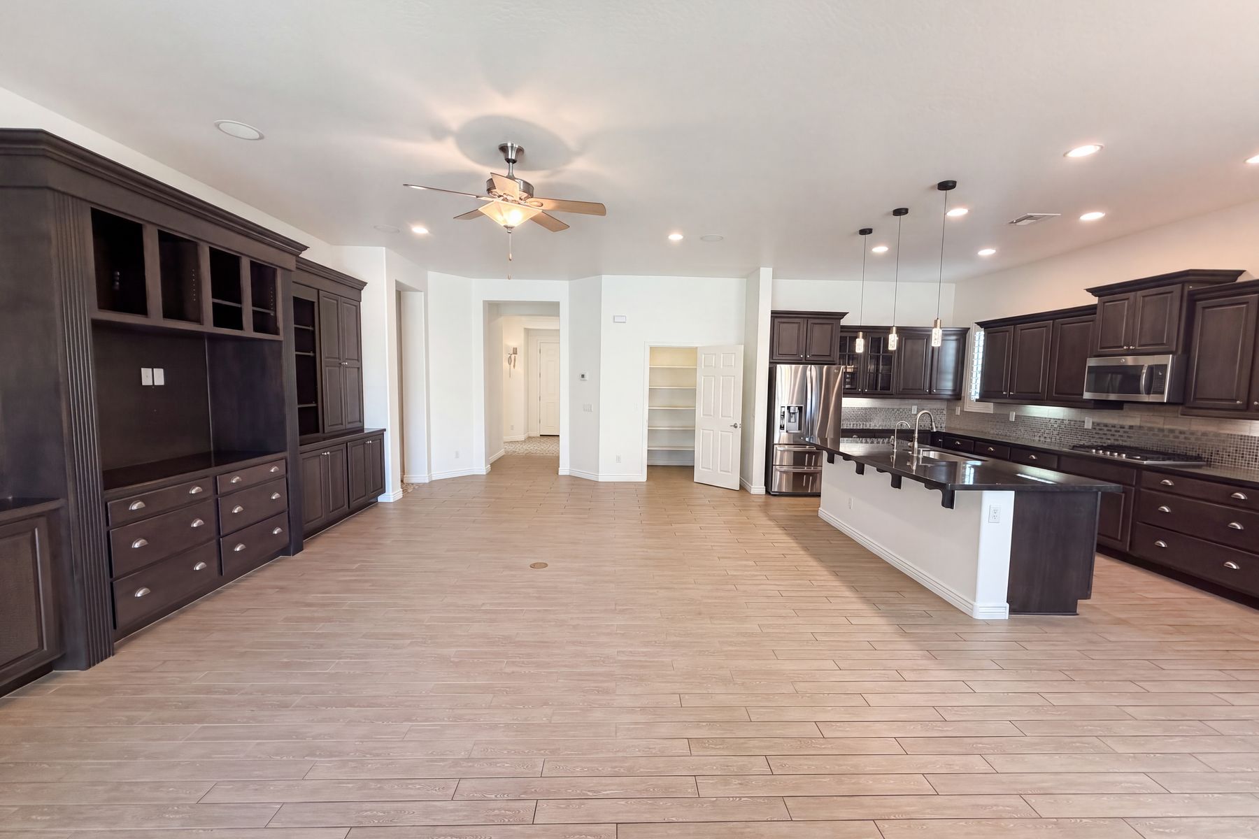 Property photo 3 of 7420 W Crabapple Dr