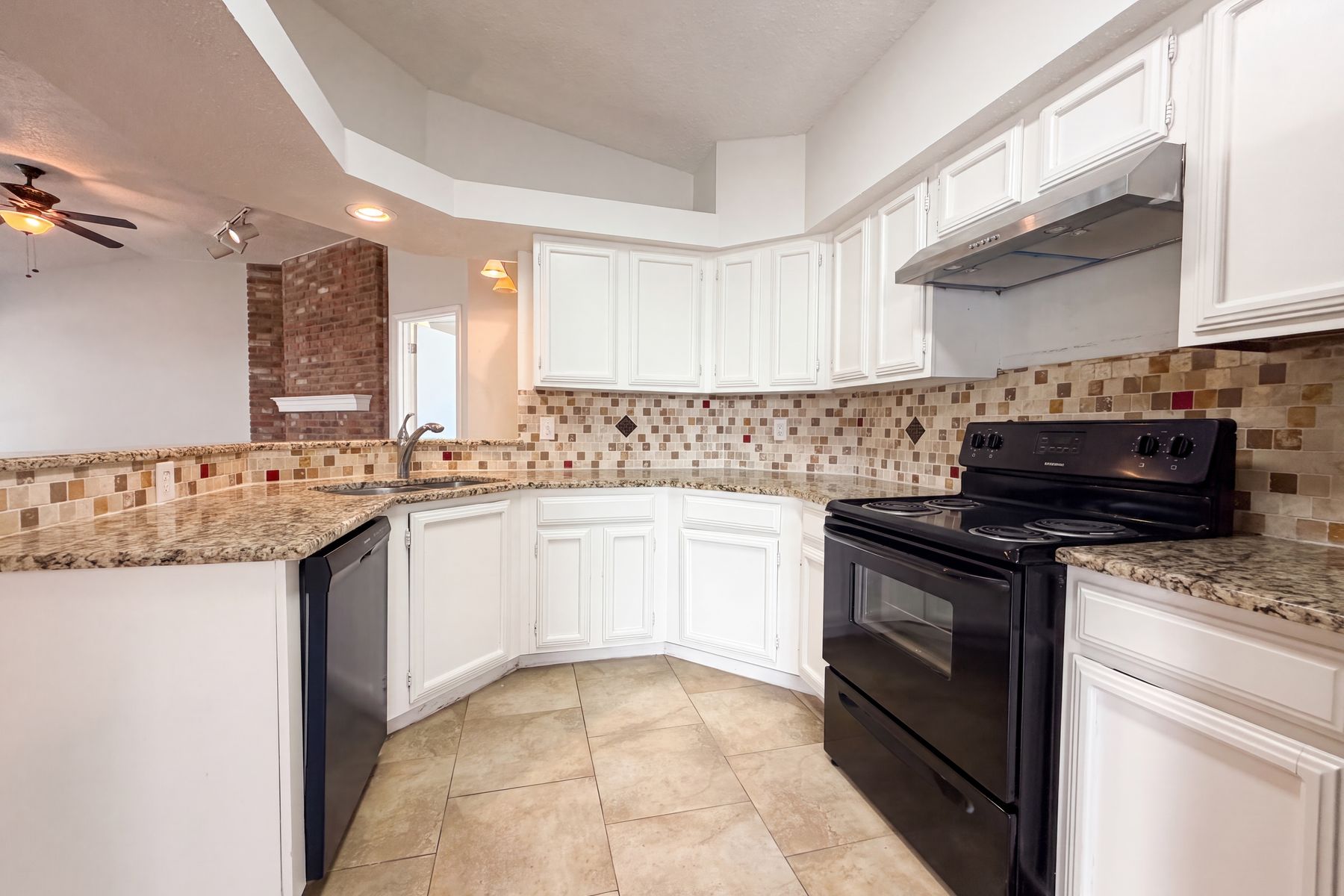 Photo 2 of 16 of 6806 Raintree Frst, San Antonio, TX