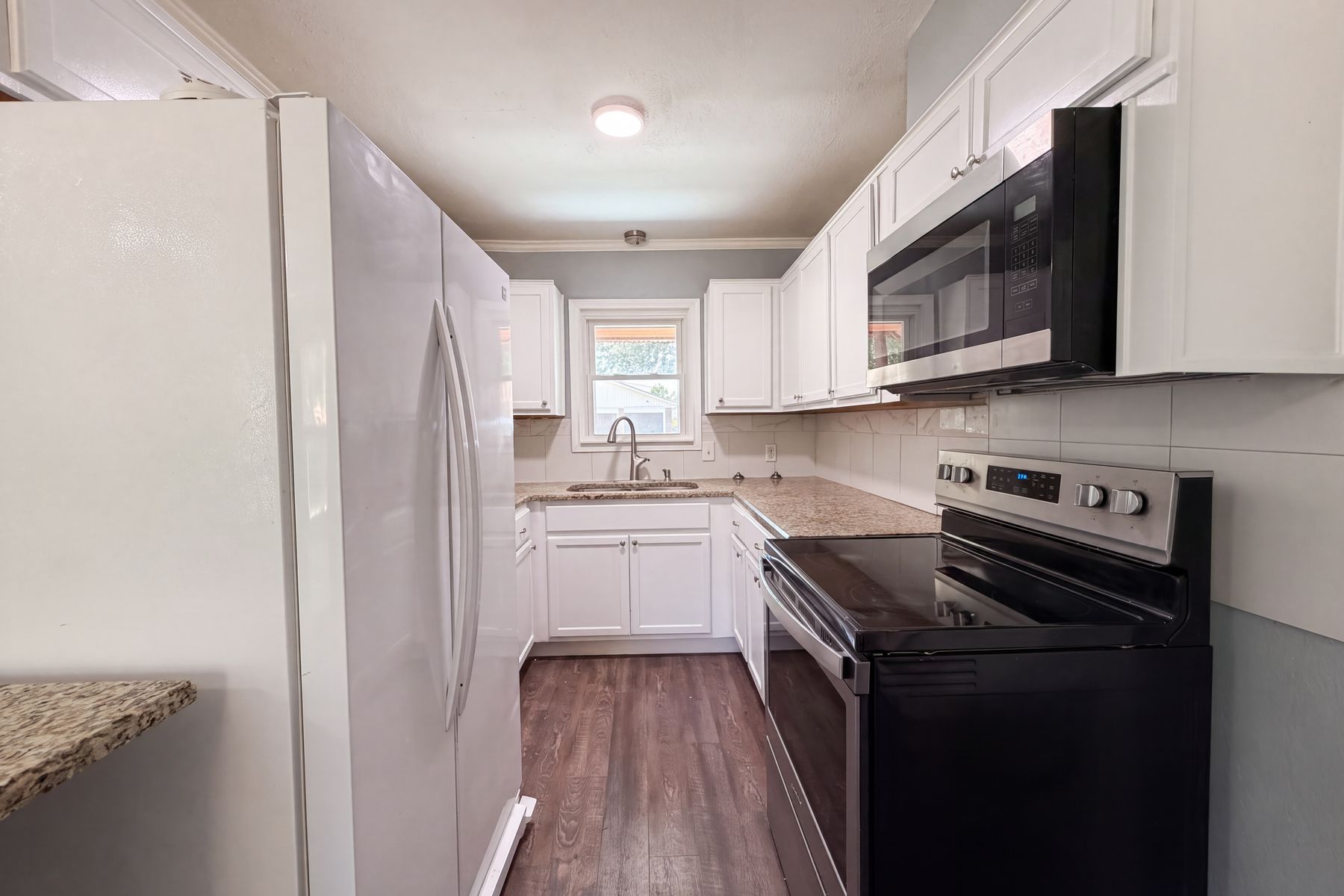 Photo 2 of 17 of 1012 Turner St, Cleburne, TX