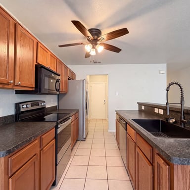 Property photo 2 of 825 Village Point Ln